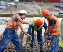 Angajați în construcții privați de drepturile lor legale  prin neplata contribuțiilor reținute de doi angajatori din București